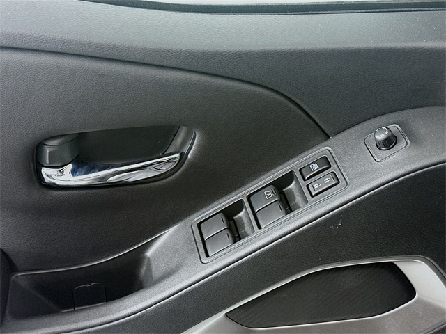2025 Nissan Frontier SV photo 13