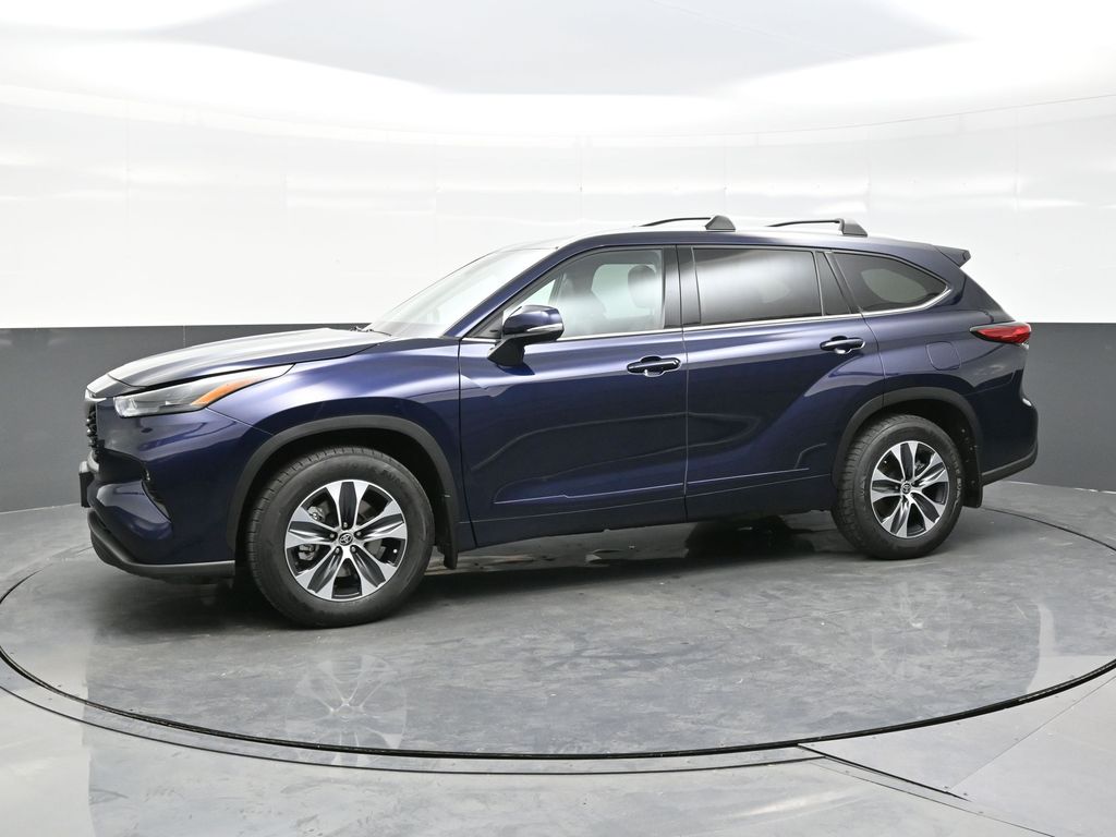 2022 Toyota Highlander XLE photo 3