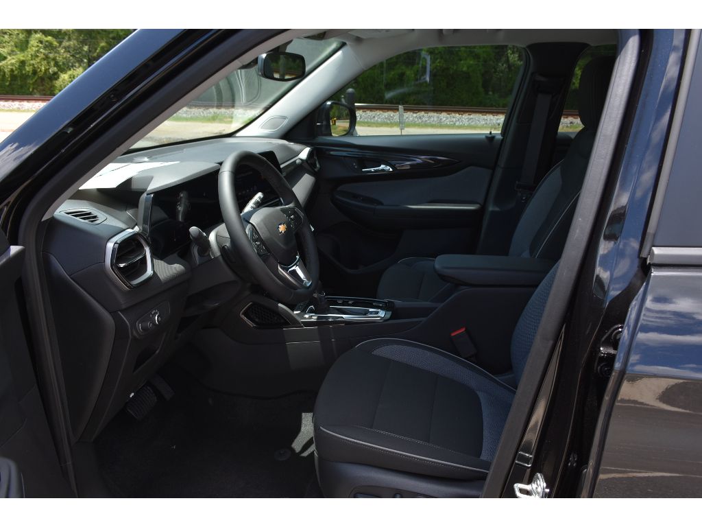 2025 Chevrolet Trailblazer LT photo 11