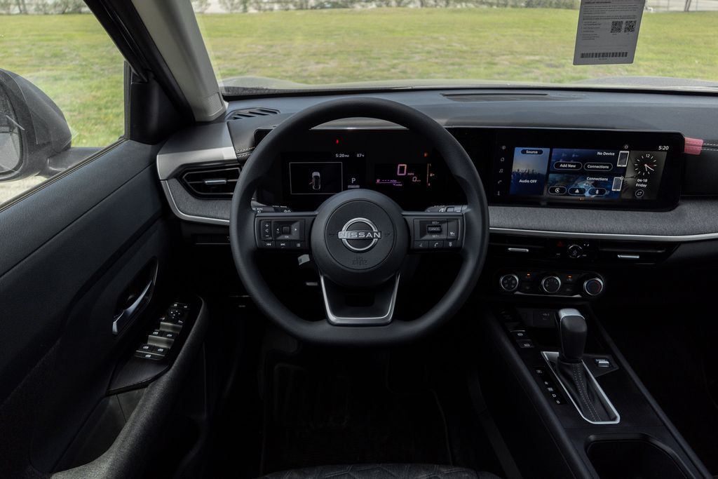 2025 Nissan Kicks SV photo 19