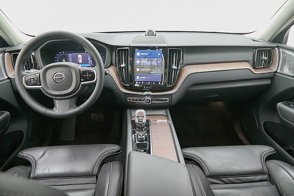 2023 VOLVO XC60 - Image 26