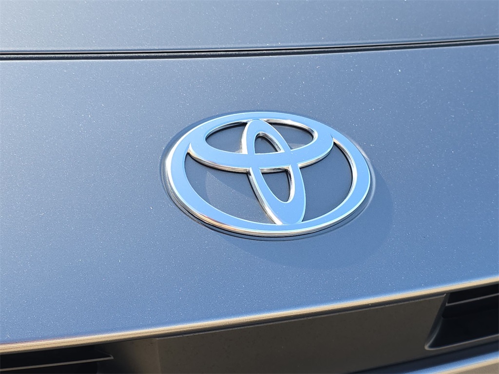 2025 Toyota Camry SE photo 29