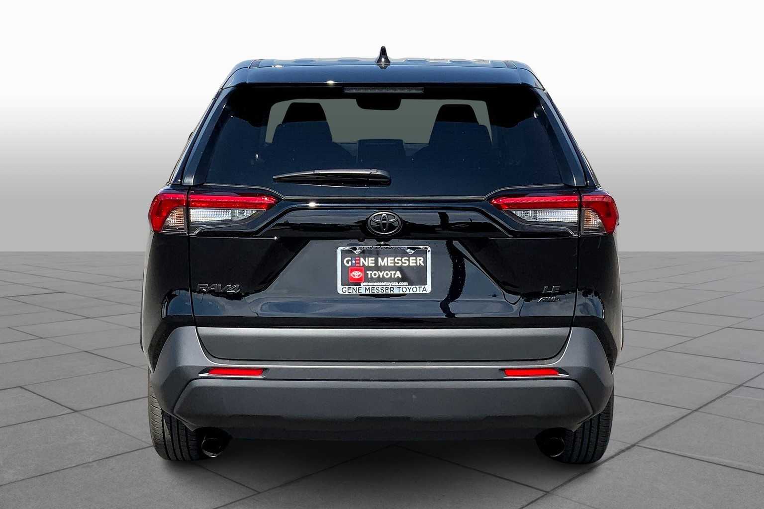 2025 Toyota RAV4 LE photo 4