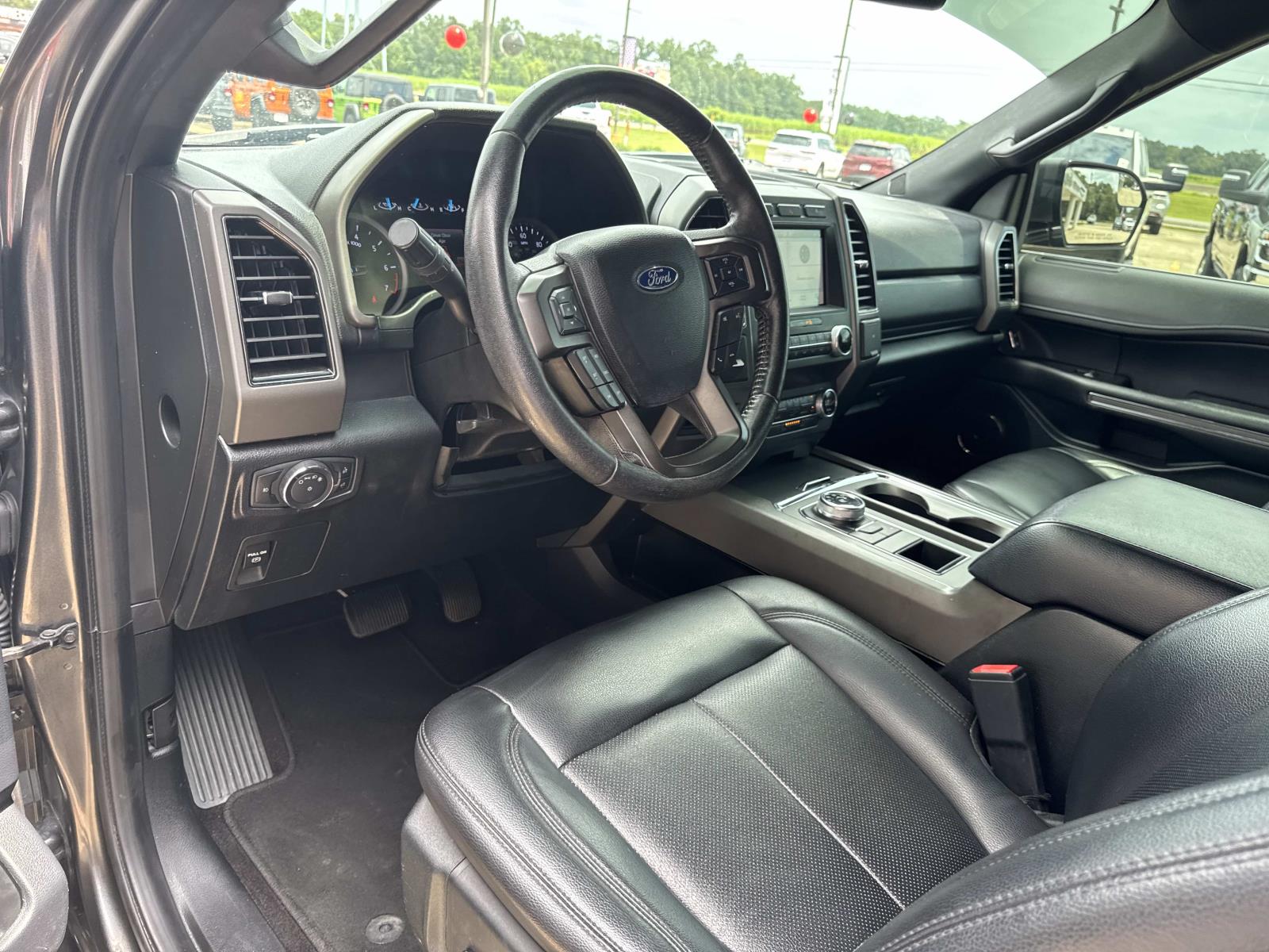 2019 Ford Expedition XLT photo 16