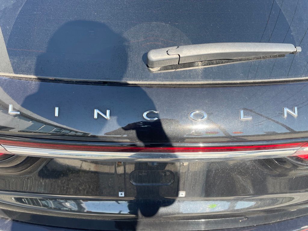 2022 Lincoln Corsair Standard photo 4