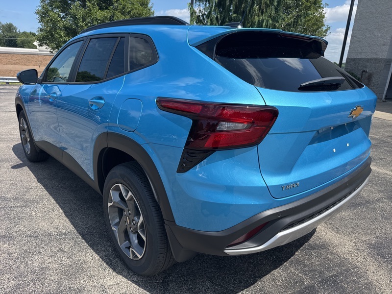 2025 Chevrolet Trax LT photo 5