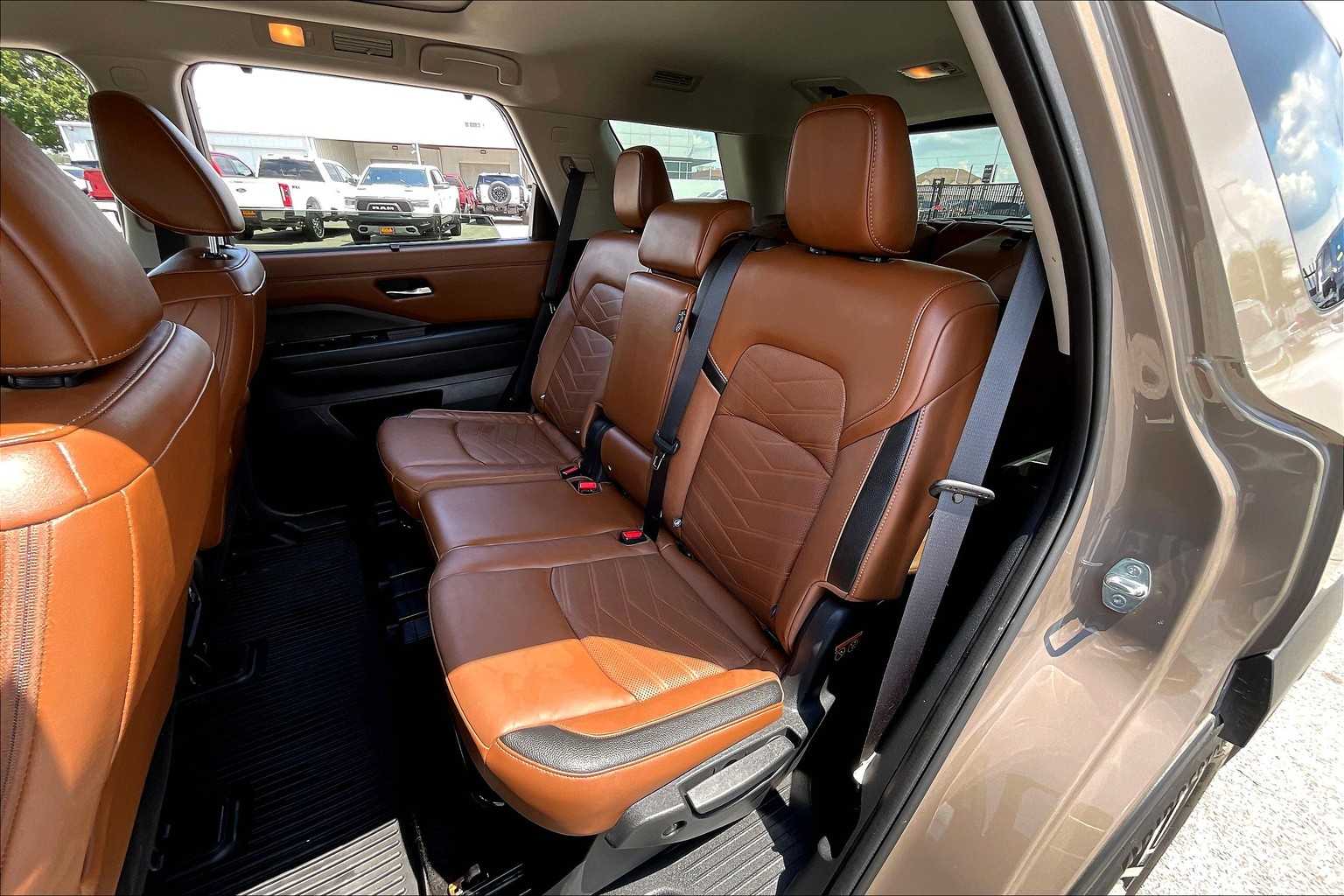 2023 Nissan Pathfinder Platinum photo 34