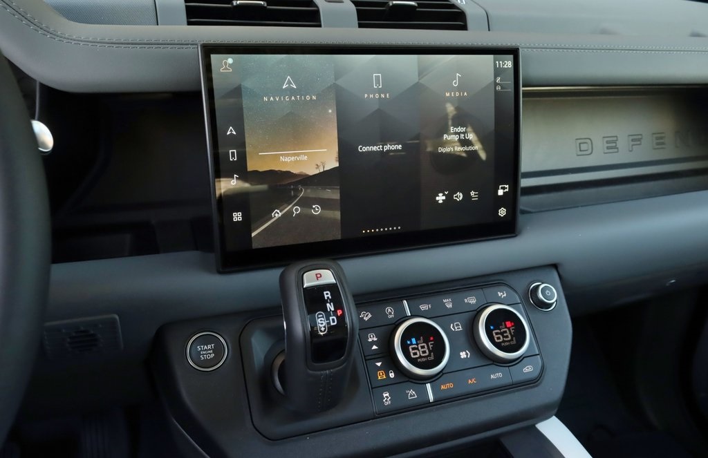 2025 LAND ROVER DEFENDER - Image 21