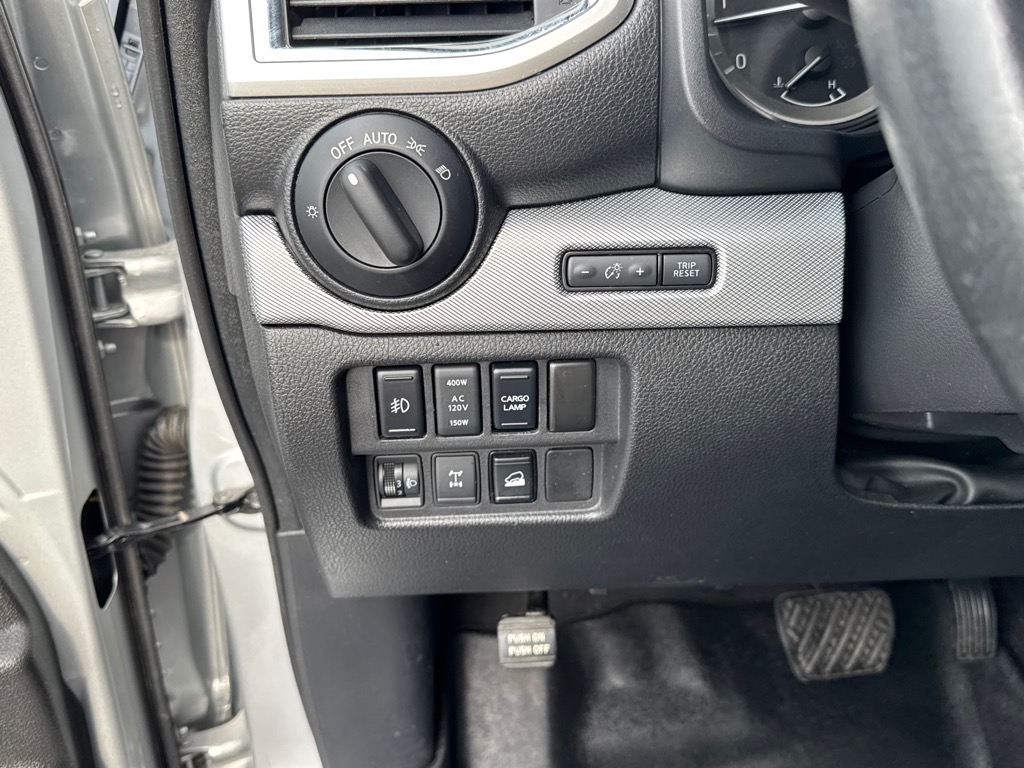2019 Nissan Titan PRO-4X Crew Cab photo 18