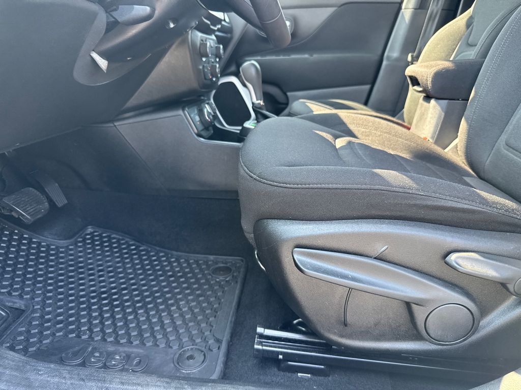 2019 Jeep Renegade Latitude photo 10