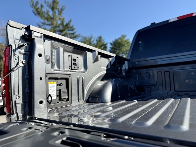 2025 Ford F-150 Lariat photo 8