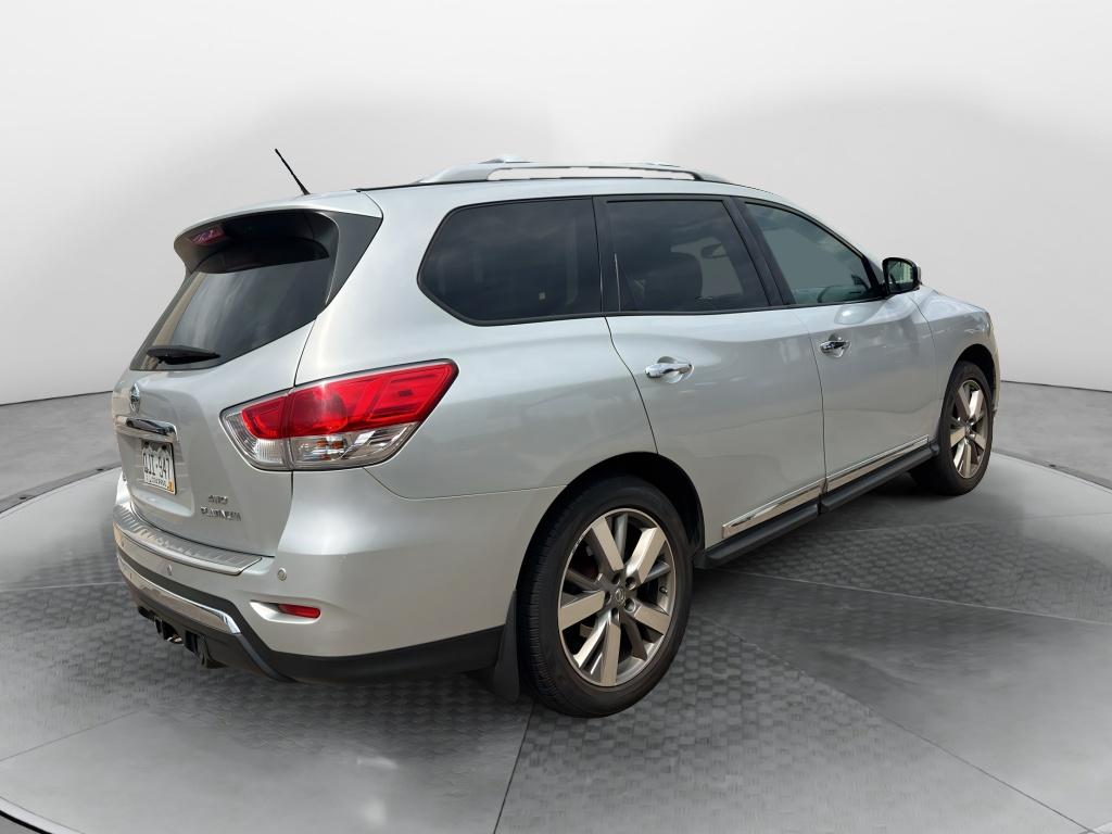 2014 Nissan Pathfinder Platinum photo 3