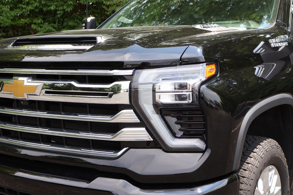 2024 Chevrolet Silverado 2500HD High Country photo 3