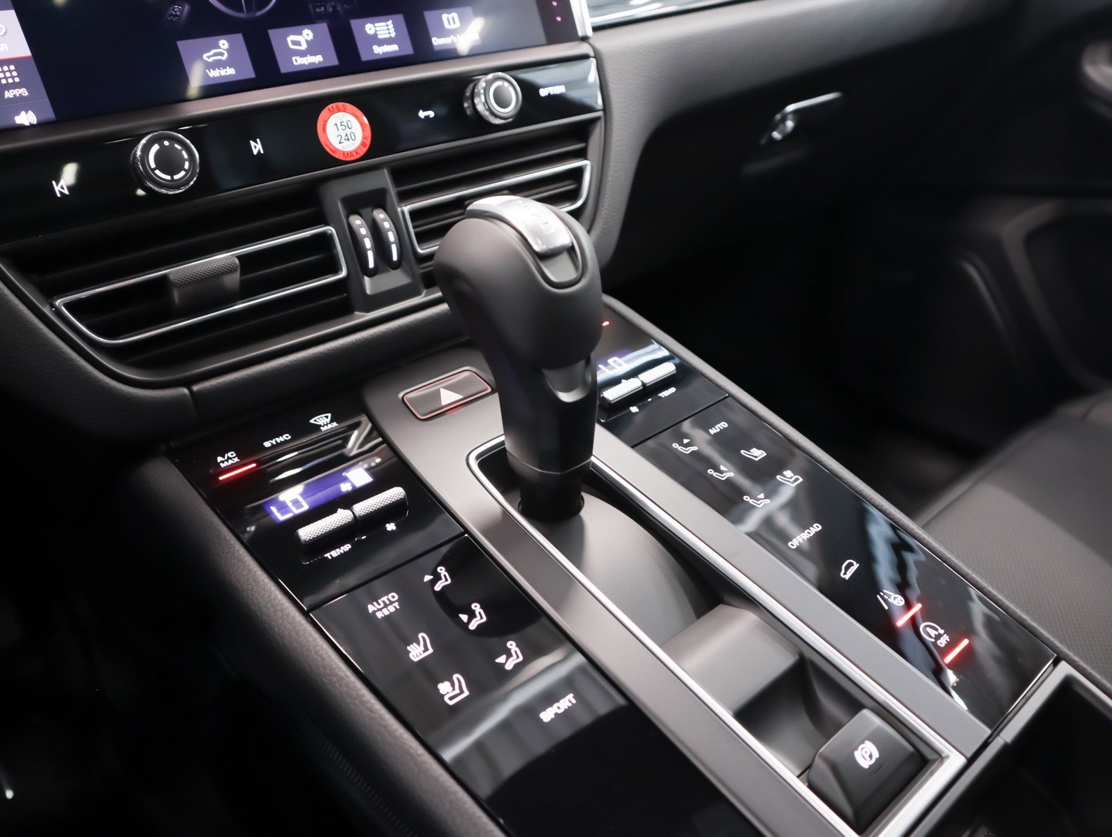 2025 Porsche Macan T photo 20
