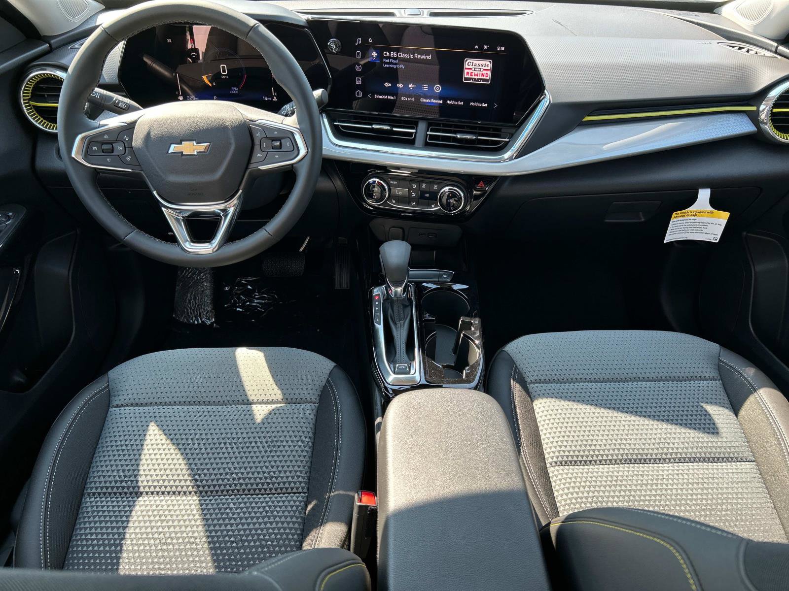 2025 Chevrolet Trax LT photo 13