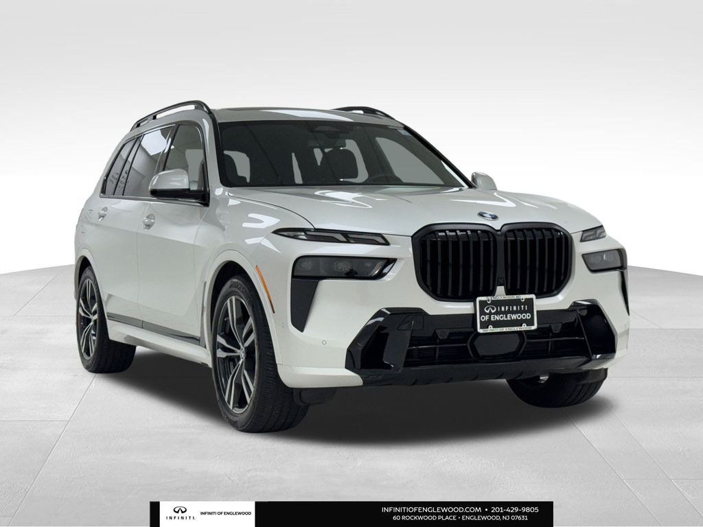 2023 BMW X7 40i's photo