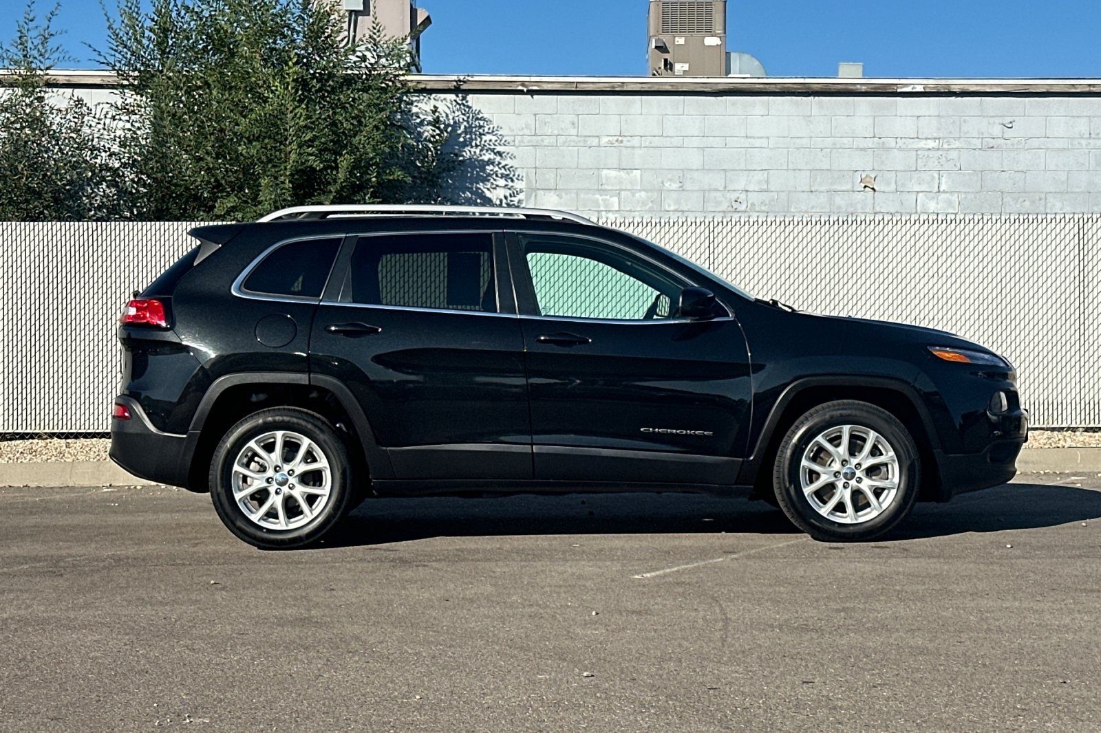 2016 Jeep Cherokee Latitude photo 2