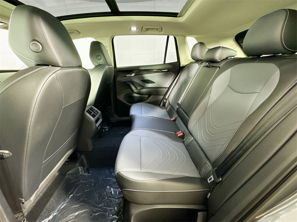 2025 Volkswagen Tiguan SE photo 13
