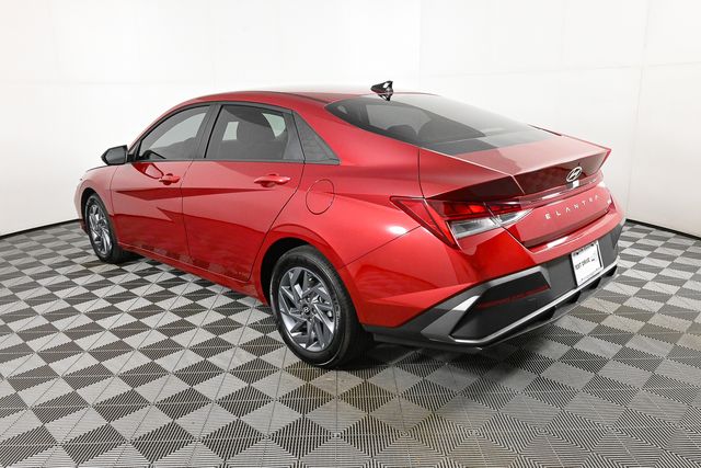 2025 Hyundai Elantra Hybrid Blue photo 3