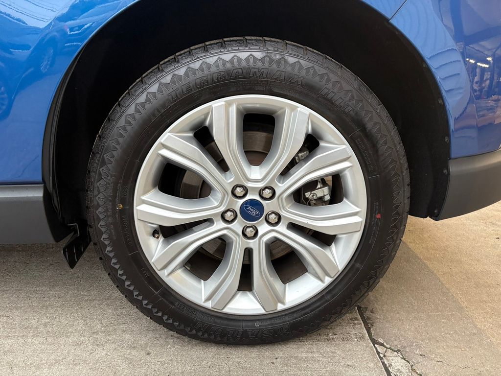 2022 Ford Edge Titanium photo 12