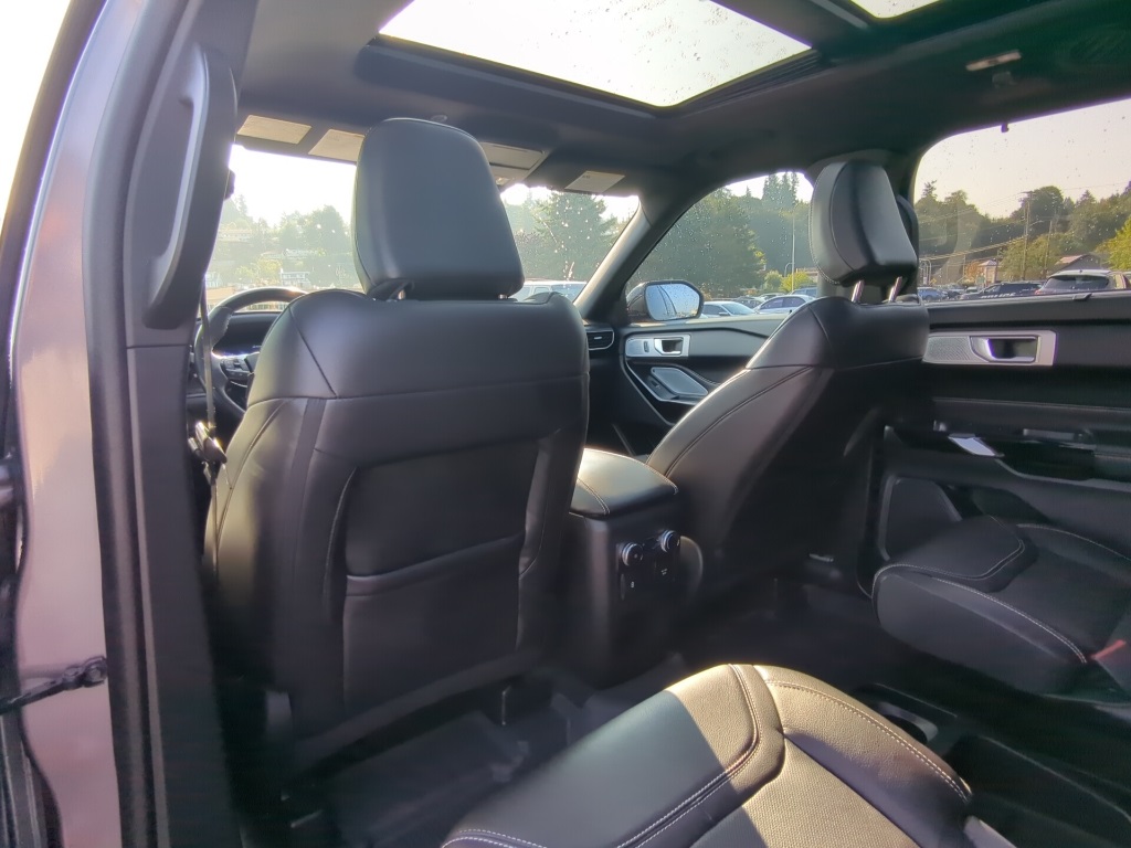 2021 Ford Explorer ST photo 3