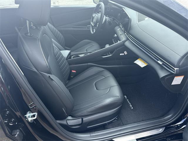 2025 Hyundai Elantra Hybrid Limited photo 12