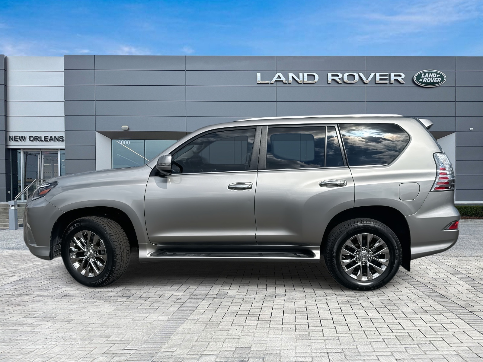 2023 Lexus GX 460 photo 3