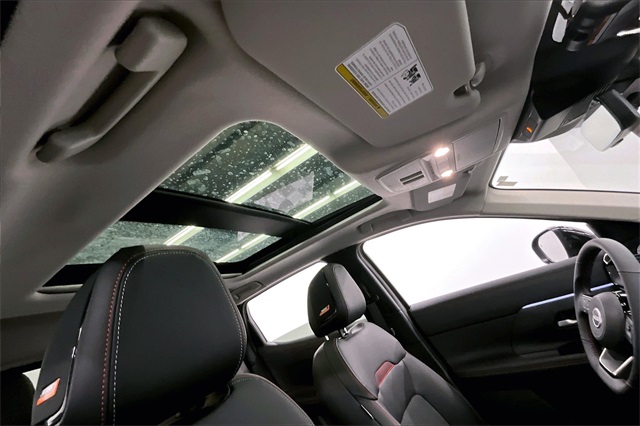 2025 Nissan Kicks SR photo 34