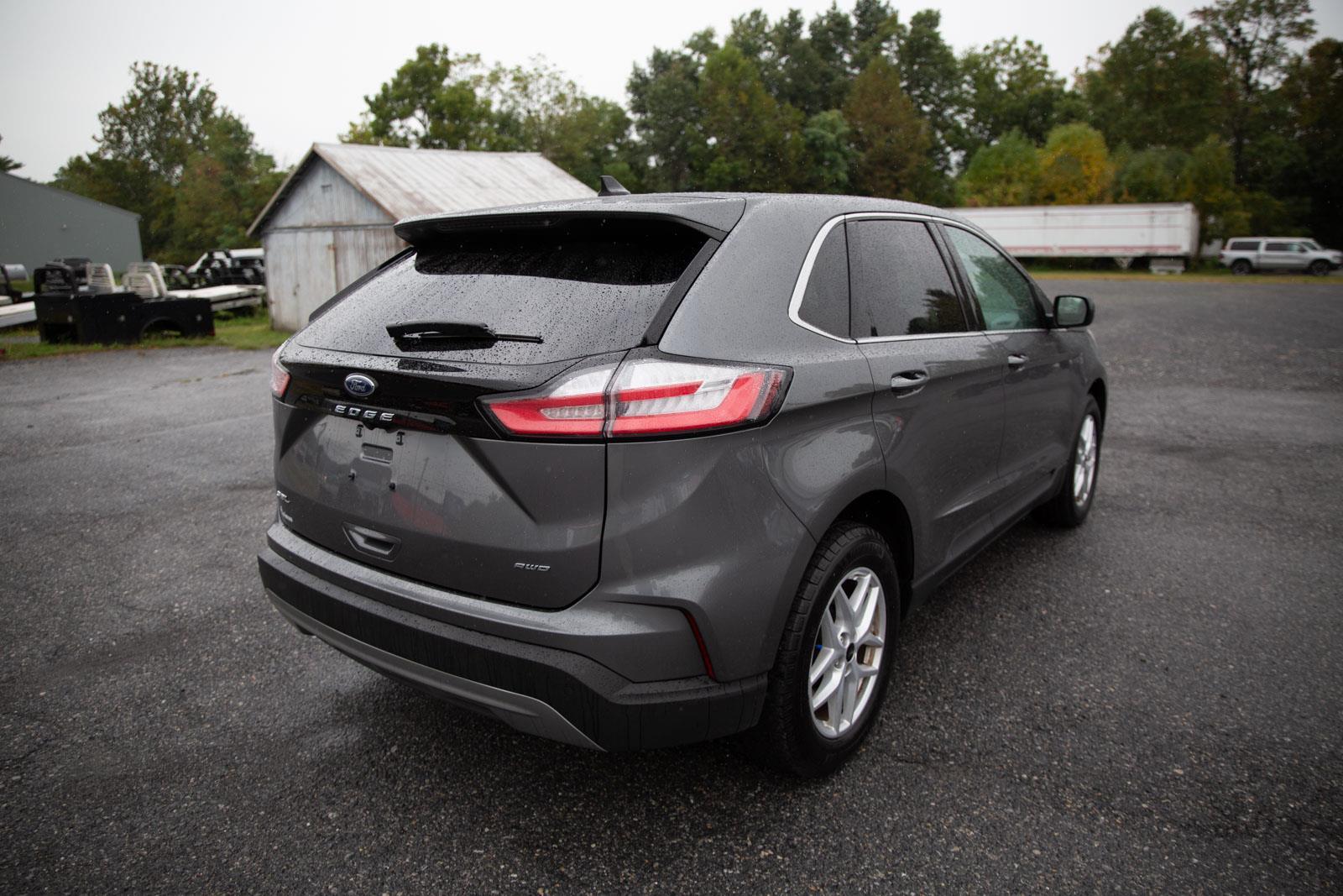 2024 Ford Edge SEL photo 3