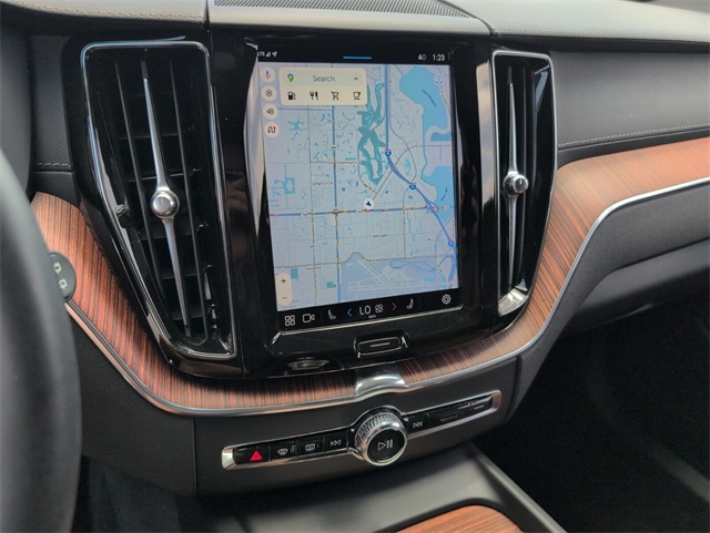 2023 Volvo XC60 B5 Ultimate photo 22