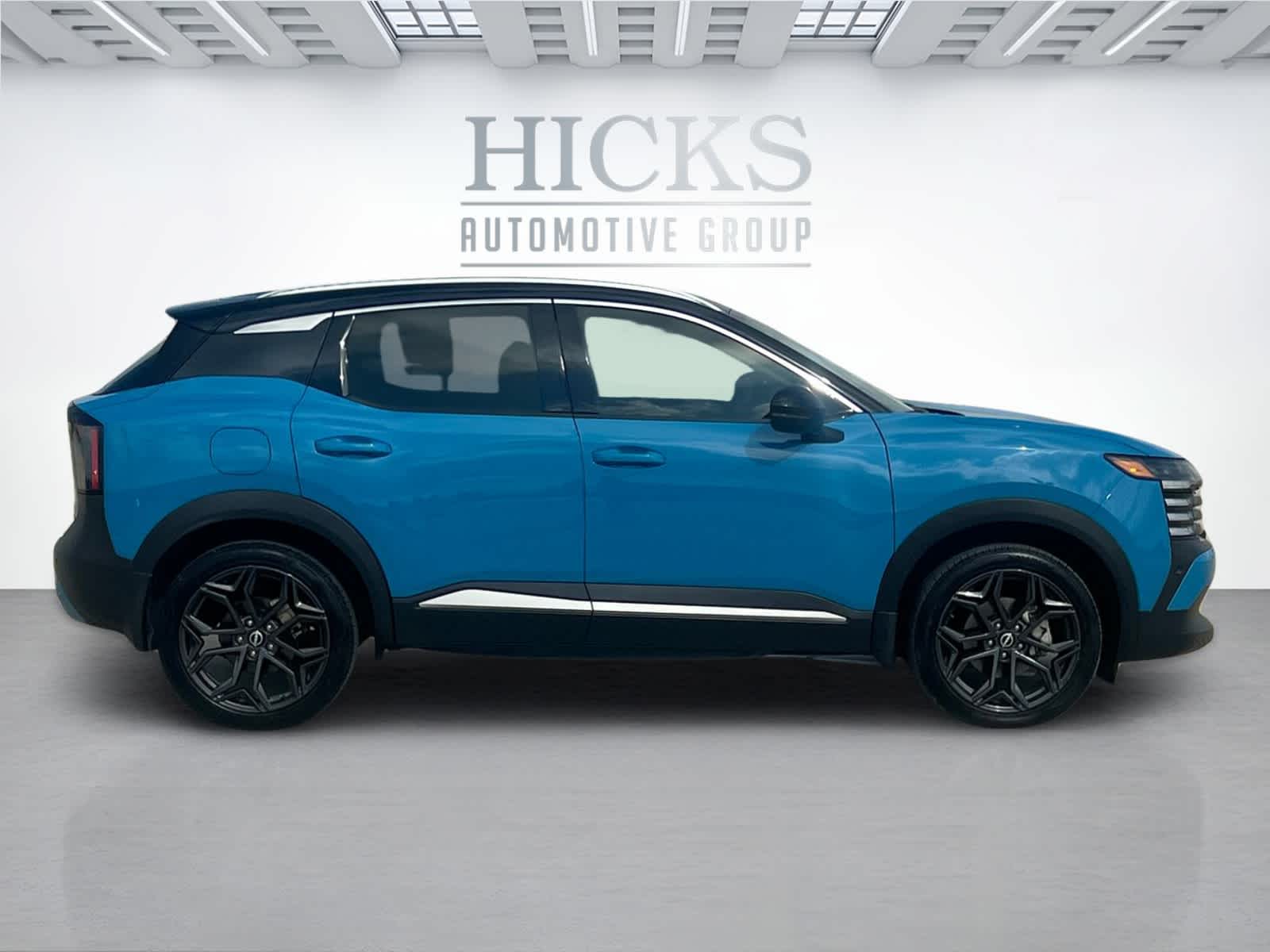 2025 Nissan Kicks SR photo 4
