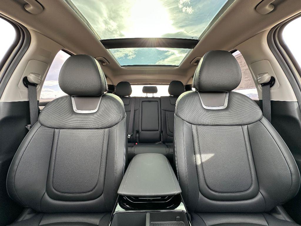 2025 Hyundai Tucson Hybrid Limited photo 9