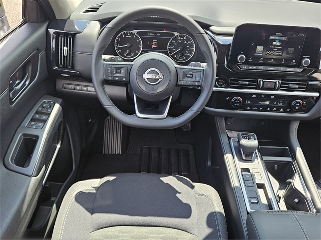 2025 Nissan Pathfinder SV photo 6