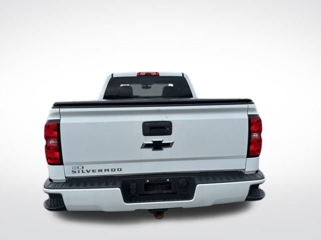 2017 Chevrolet Silverado 1500 Custom photo 3