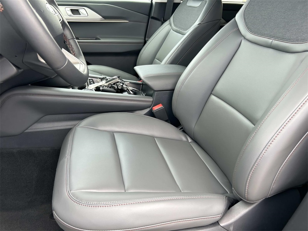 2025 Ford Explorer photo 20