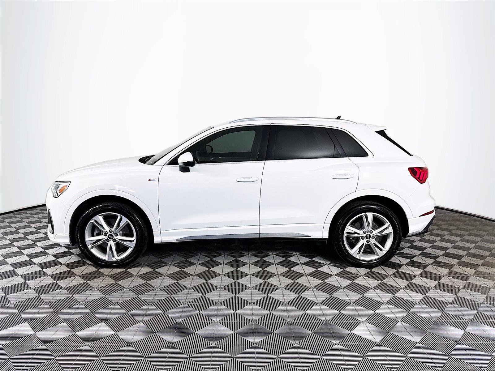 2022 Audi Q3 Premium Plus S line photo 3