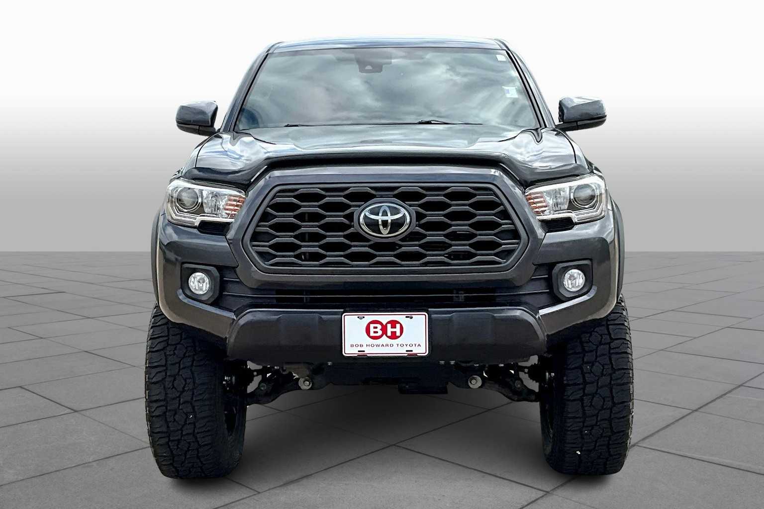 2020 Toyota Tacoma TRD photo 3