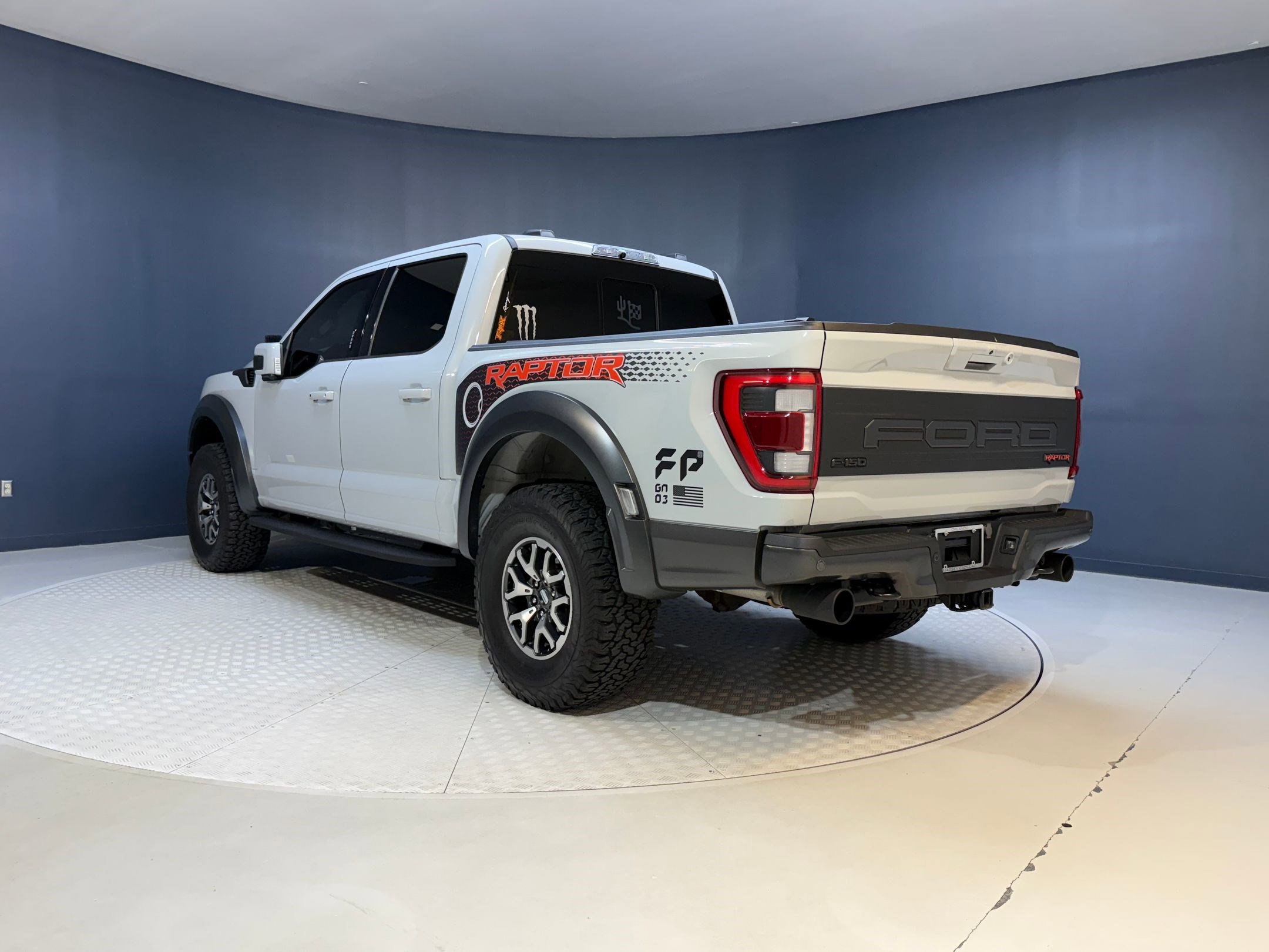 2023 Ford F-150 Raptor photo 3