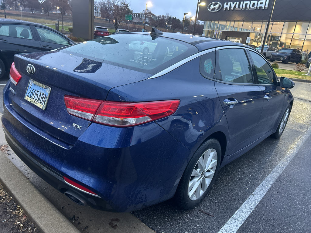 2017 Kia Optima EX photo 4