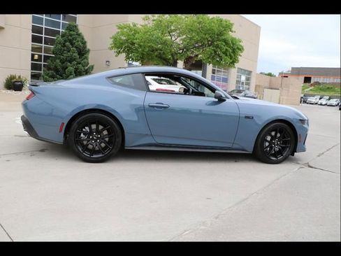 2025 Ford Mustang GT Premium's photo