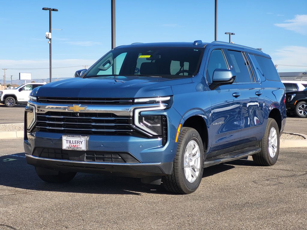 2025 Chevrolet Suburban LT photo 4
