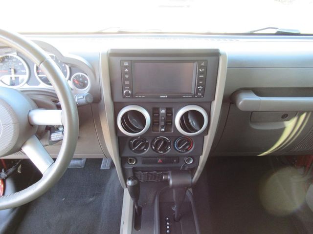 2009 Jeep Wrangler Unlimited Sahara photo 16