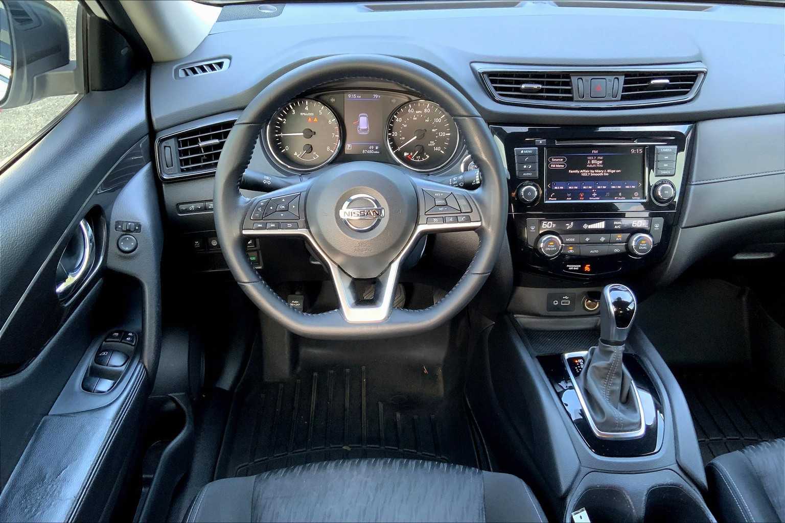 2020 Nissan Rogue SV photo 5