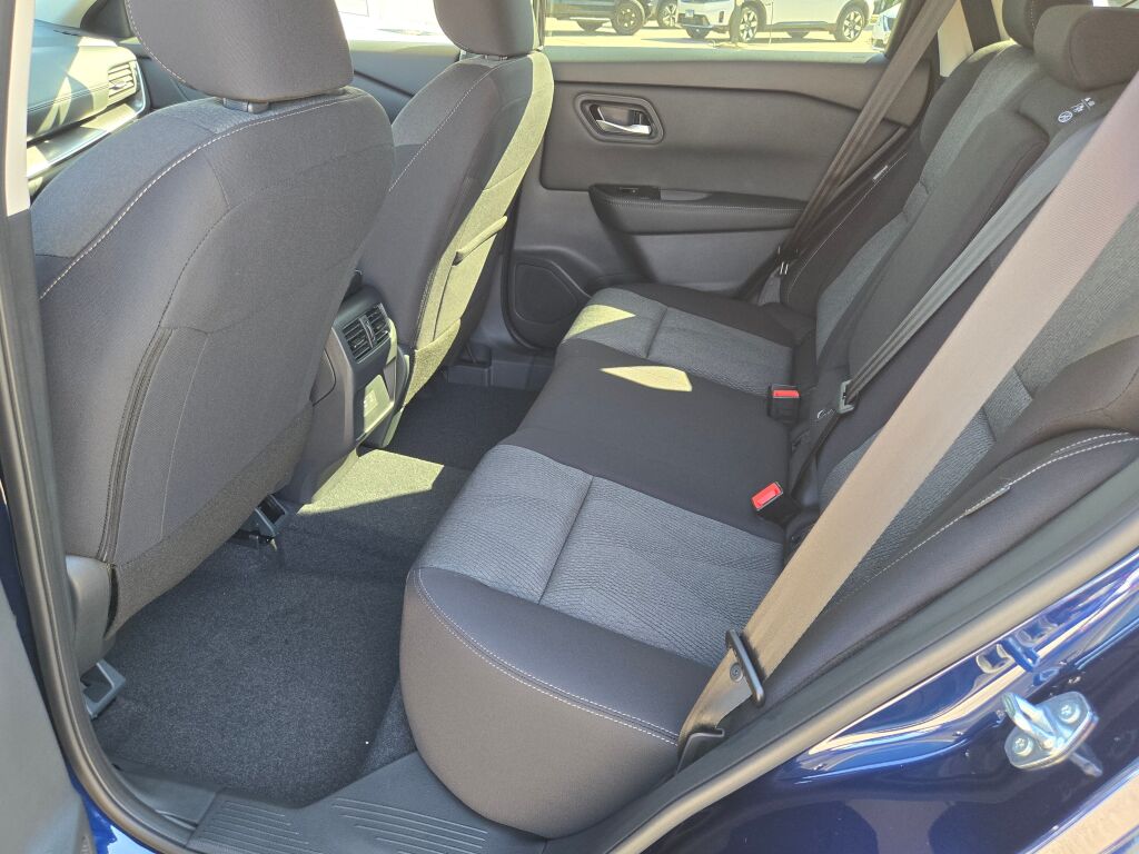 2026 Nissan Rogue SV photo 15