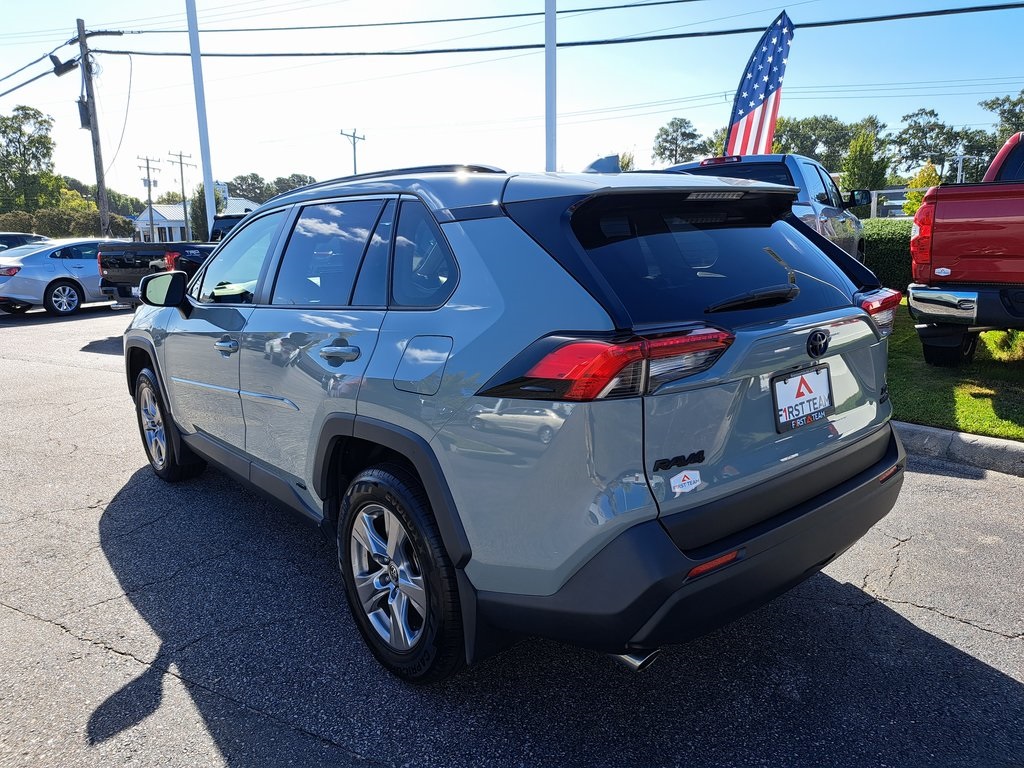 2022 Toyota RAV4 Hybrid XLE photo 9