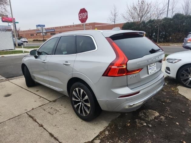 2023 Volvo XC60 B5 Plus photo 2