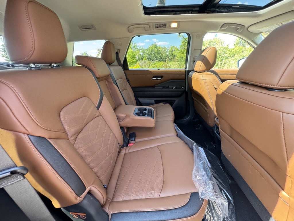 2025 Nissan Pathfinder Platinum photo 20