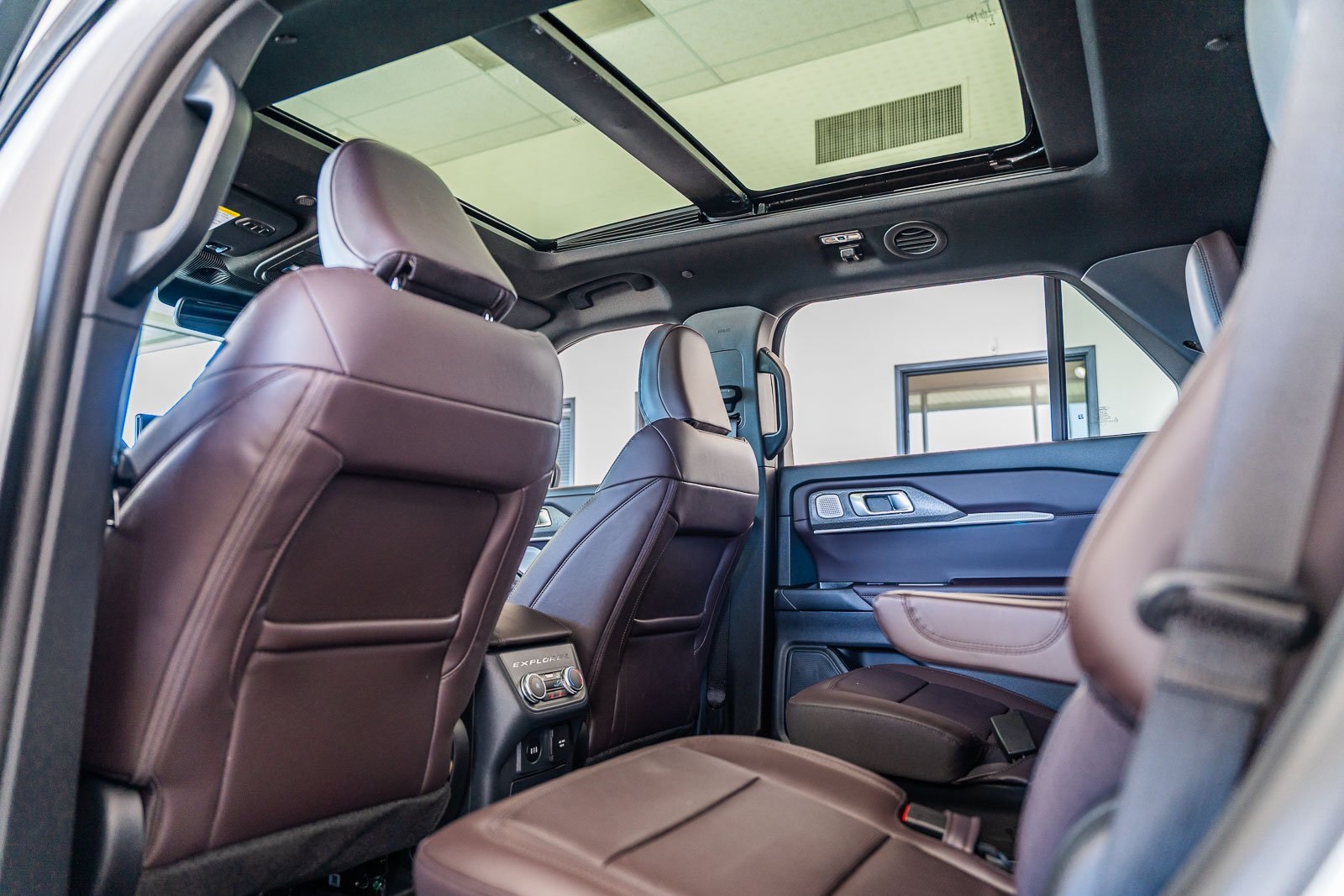 2025 Ford Explorer Platinum photo 11