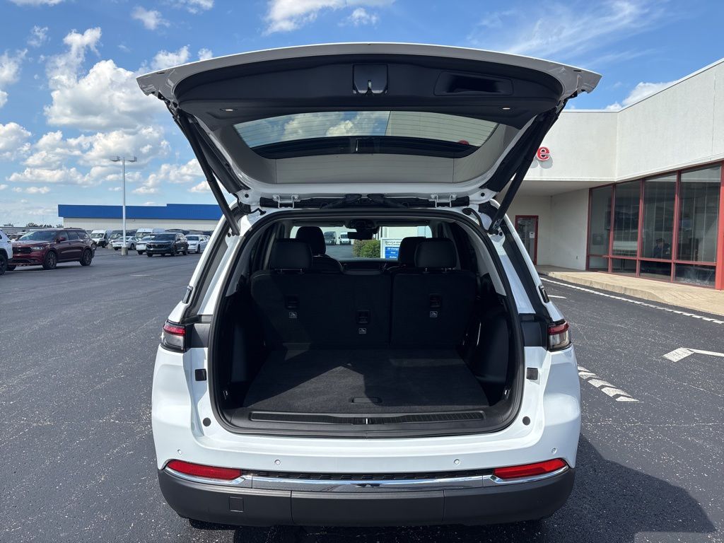 2023 Jeep Cherokee 4xe photo 5