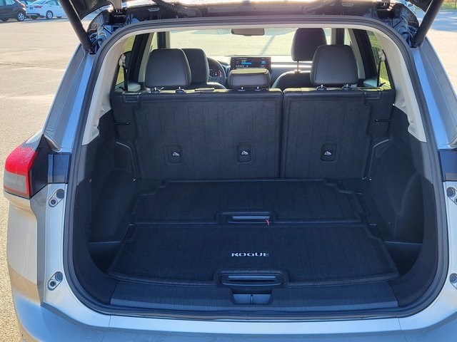 2026 Nissan Rogue Platinum photo 4
